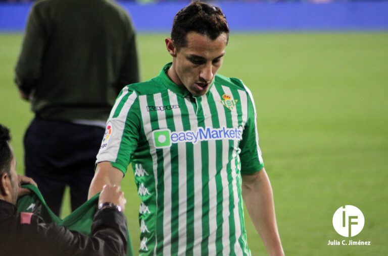 El Real Betis y Andrés Guardado acercan posturas para su renovación