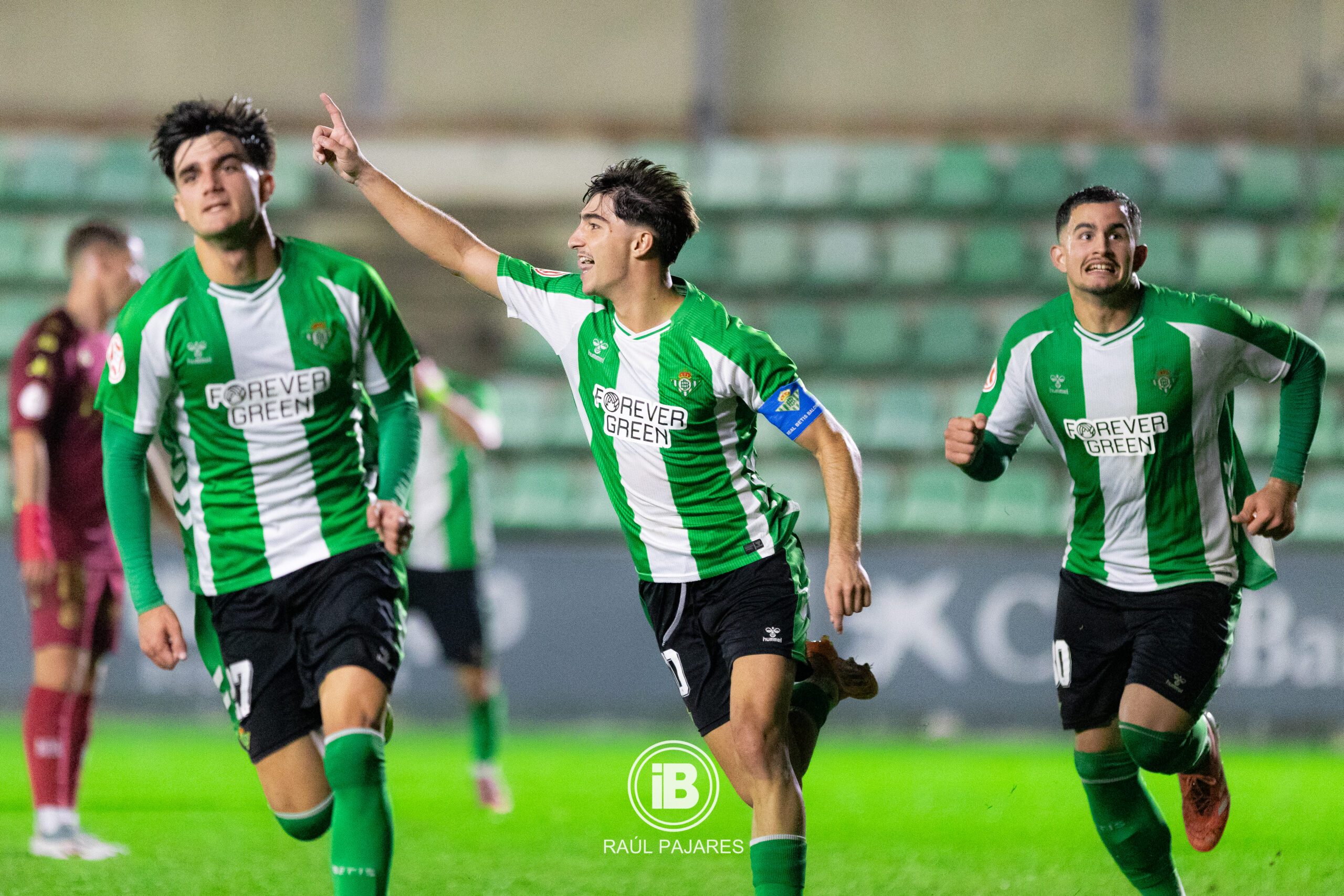 Carlos Reina jugará Europa League… ¡con un equipo de Segunda!