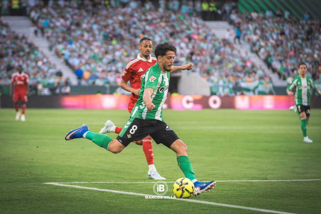 Pablo Fornals en el derbi | Informa Betis