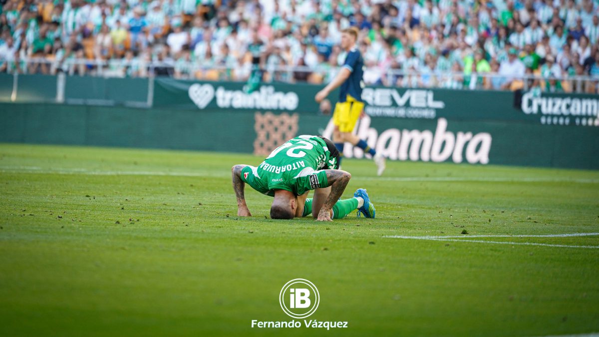 El Betis se complica y abre la pelea por la Champions