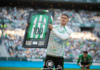 El Sporting sigue pujando por Altimira Sergi Altimira levantado el cuadro homenaje por jugar 100 partidos en el Betis